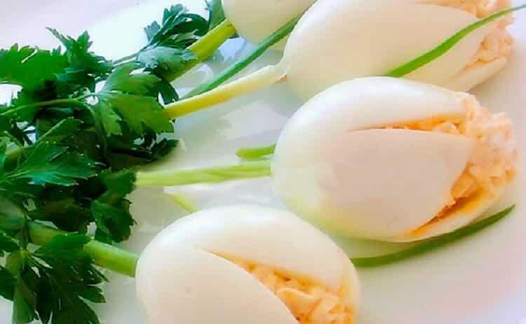 Закуска «Белые тюльпаны» и море идей закусок из яиц!