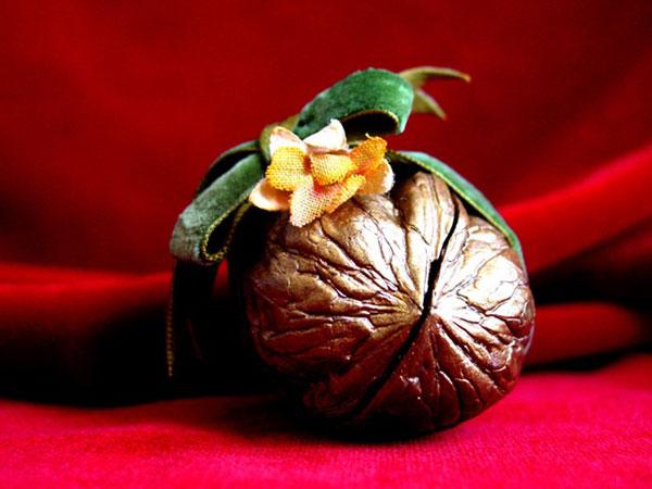 в чем подарить орехи. 5271 5876 1499432578 2. в чем подарить орехи фото. в чем подарить орехи-5271 5876 1499432578 2. картинка в чем подарить орехи. картинка 5271 5876 1499432578 2. Орехи и сухофрукты — не только вкусное лакомство, которое любят и взрослые, и дети, но и прекрасный подарок. Ассорти из даров природы — красивый и вкусный презент, который можно вручить и близким, и знакомым. Этот вкусный сюрприз принесет большую пользу для здоровья, ведь сушеные плоды — сладости с большим количеством витаминов, клетчатки, полезных веществ. Подарочный набор из этих ингредиентов можно купить, а можно сделать самостоятельно. в чем подарить орехи. 5271 5876 1499432578 2. в чем подарить орехи фото. в чем подарить орехи-5271 5876 1499432578 2. картинка в чем подарить орехи. картинка 5271 5876 1499432578 2. Орехи и сухофрукты — не только вкусное лакомство, которое любят и взрослые, и дети, но и прекрасный подарок. Ассорти из даров природы — красивый и вкусный презент, который можно вручить и близким, и знакомым. Этот вкусный сюрприз принесет большую пользу для здоровья, ведь сушеные плоды — сладости с большим количеством витаминов, клетчатки, полезных веществ. Подарочный набор из этих ингредиентов можно купить, а можно сделать самостоятельно.