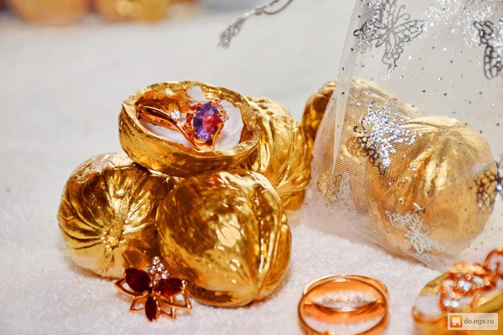 в чем подарить орехи. 5271 659 1499432578 7. в чем подарить орехи фото. в чем подарить орехи-5271 659 1499432578 7. картинка в чем подарить орехи. картинка 5271 659 1499432578 7. Орехи и сухофрукты — не только вкусное лакомство, которое любят и взрослые, и дети, но и прекрасный подарок. Ассорти из даров природы — красивый и вкусный презент, который можно вручить и близким, и знакомым. Этот вкусный сюрприз принесет большую пользу для здоровья, ведь сушеные плоды — сладости с большим количеством витаминов, клетчатки, полезных веществ. Подарочный набор из этих ингредиентов можно купить, а можно сделать самостоятельно. в чем подарить орехи. 5271 659 1499432578 7. в чем подарить орехи фото. в чем подарить орехи-5271 659 1499432578 7. картинка в чем подарить орехи. картинка 5271 659 1499432578 7. Орехи и сухофрукты — не только вкусное лакомство, которое любят и взрослые, и дети, но и прекрасный подарок. Ассорти из даров природы — красивый и вкусный презент, который можно вручить и близким, и знакомым. Этот вкусный сюрприз принесет большую пользу для здоровья, ведь сушеные плоды — сладости с большим количеством витаминов, клетчатки, полезных веществ. Подарочный набор из этих ингредиентов можно купить, а можно сделать самостоятельно.