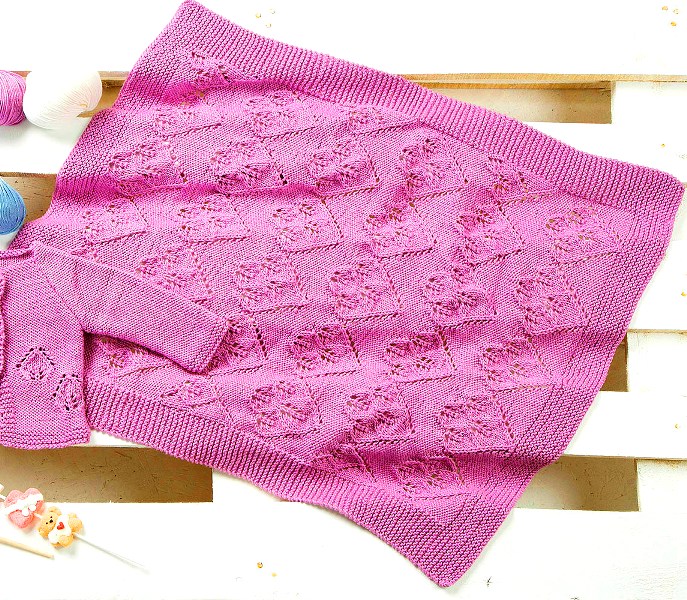 Вязаное одеяло с ажурным узором