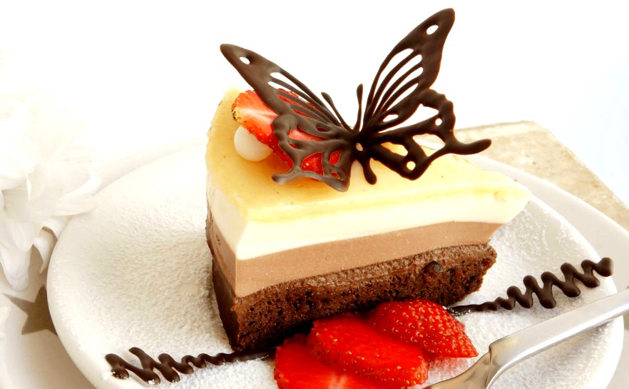 Как сделать шоколадные бабочки и узоры для украшения десерта