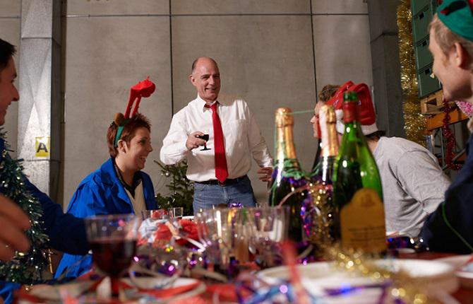 Как правильно произносить тост: 10 простых, но важных правил