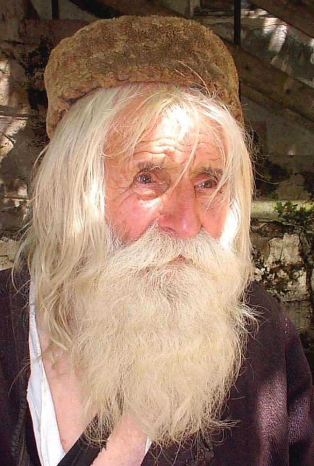Дед был добрым. Дедушка добри Добрев. Дедушка добри Болгария. Болгарский старец добри Добрев. Добрый дедушка.