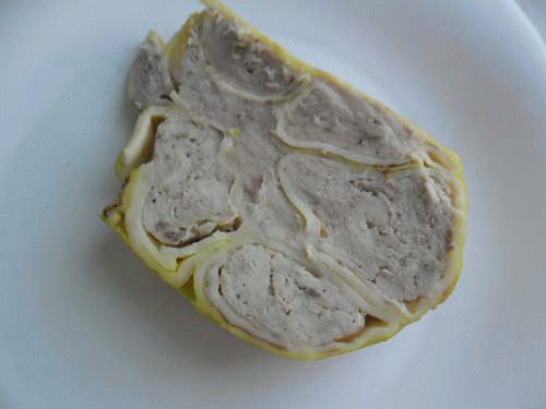 Рецепт приготовления блюда " Курица фаршированная блинами " :