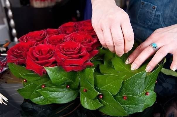 Сердце из цветов и клубники фото. 595 219 1499418941 14. Сердце из цветов и клубники фото фото. Сердце из цветов и клубники фото-595 219 1499418941 14. картинка Сердце из цветов и клубники фото. картинка 595 219 1499418941 14. Удивите своих дорогих женщин, сделайте очень красивый и оригинальный подарок на 8 Марта или любое другое торжество, подарив им сердце из клубники и роз! Сделать такое чудо совсем не сложно, а эффект от такого подарка будет потрясающим.