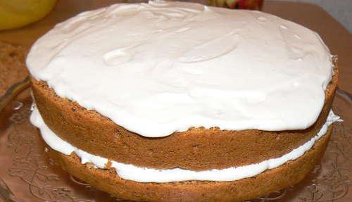 смазать взбитой сметаной