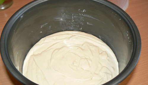 Выложить в смазанную форму .Выпекать на "выпечке" 60+60 минут.