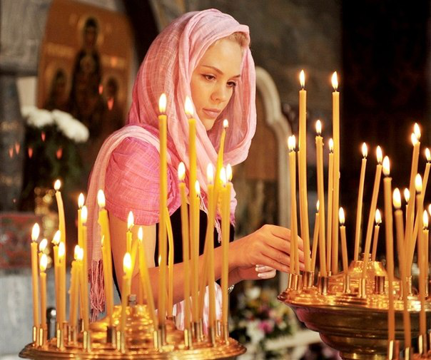 женщина в храме