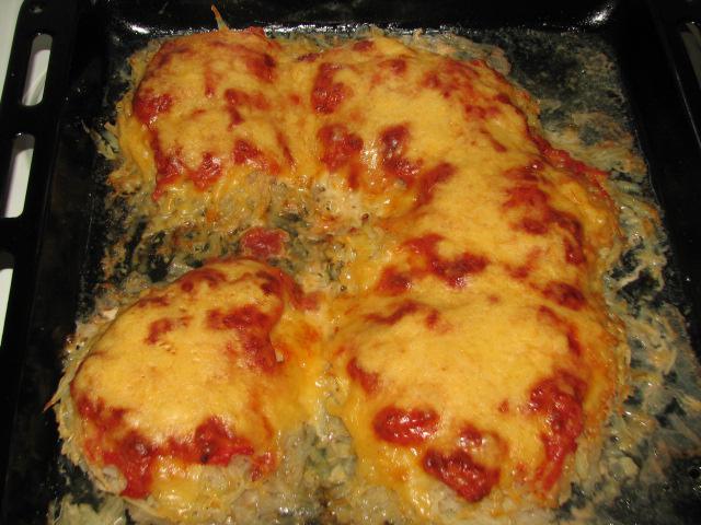 Мясо под шубой в духовке с картофелем и помидорами и сыром