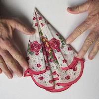 Винтажные открытки с дамами в юбках из носовых платков (28) (200x200, 41Kb)