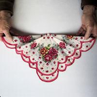 Винтажные открытки с дамами в юбках из носовых платков (25) (200x200, 38Kb)