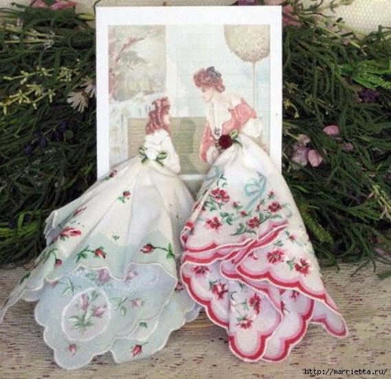 Винтажные открытки с дамами в юбках из носовых платков (20) (569x551, 220Kb)