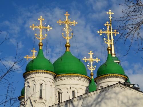 Можно ли сидеть за компьютером во время грозы. — иллюстрация