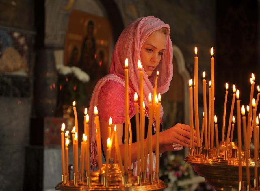 Фото девушек в храме