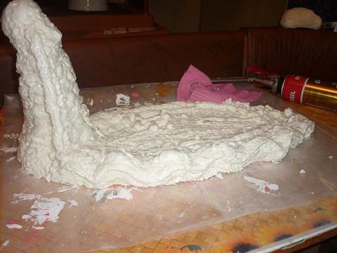 Скульптурки и фигурки для сада из монтажной пены