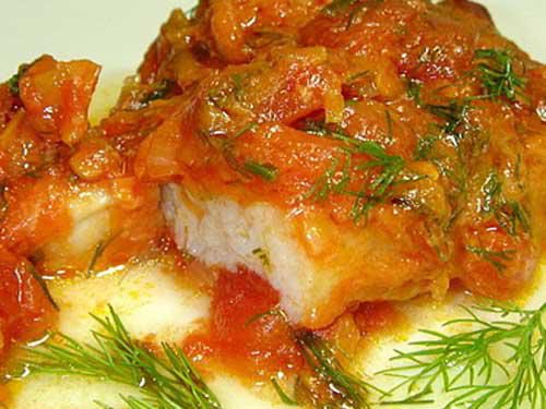 Рыба в овощном и майонезном соусах