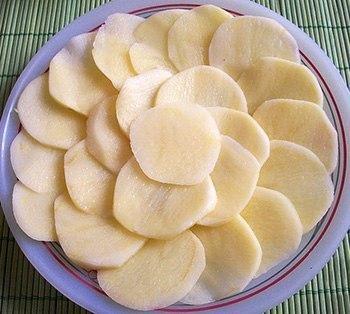 Цветочки из картофеля с грибами