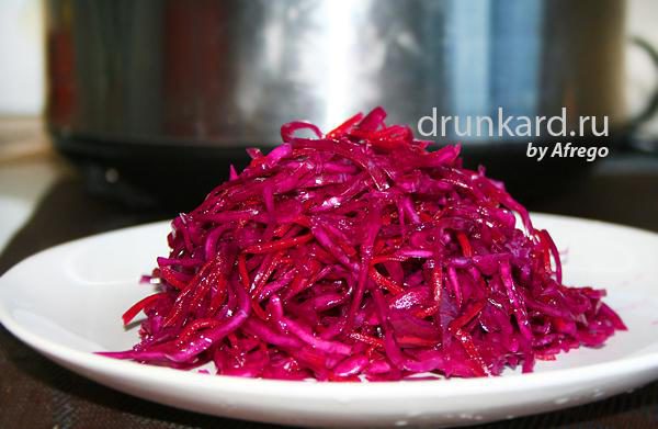 Marinovannaja krasnokochannaja kapusta s morkov'ju i chesnokom