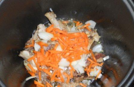 Курица в мультиварке в сметанном соусе