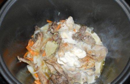 Курица в мультиварке в сметанном соусе