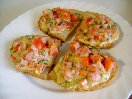 ГОРЯЧИЕ БУТЕРБРОДЫ С СОСИСКАМИ ИЛИ "МИНИ-ПИЦЦЫ" В МУЛЬТИВАРКЕ! 