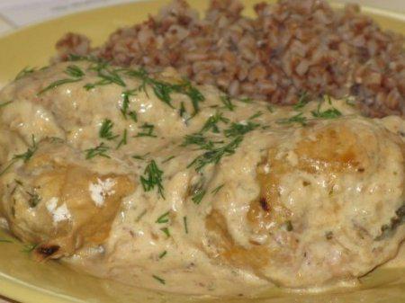 Курица в мультиварке в сметанном соусе