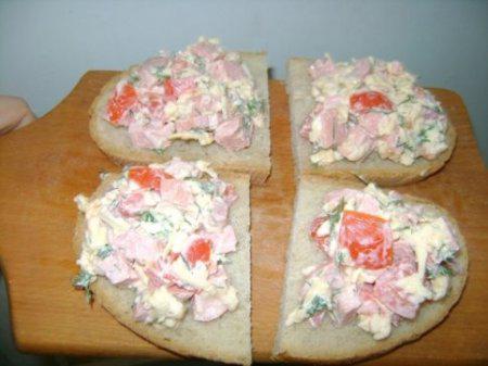 ГОРЯЧИЕ БУТЕРБРОДЫ С СОСИСКАМИ ИЛИ "МИНИ-ПИЦЦЫ" В МУЛЬТИВАРКЕ! 