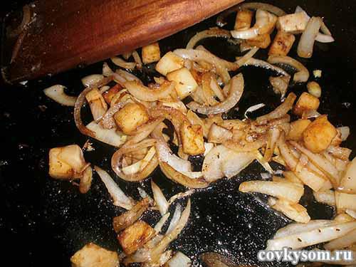 лук колечками