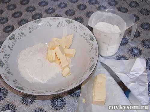 перетираем в крошку с маргарином