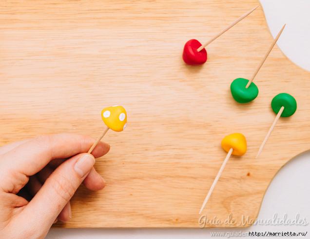 Миниатюрные грибочки из полимерной глины (9) (636x490, 184Kb)