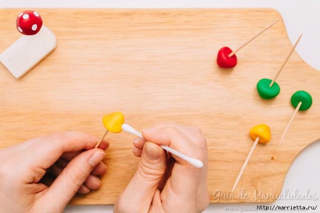 Миниатюрные грибочки из полимерной глины (8) (636x424, 157Kb)