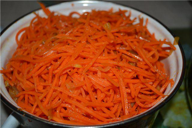 Морковка и капуста по-корейски.