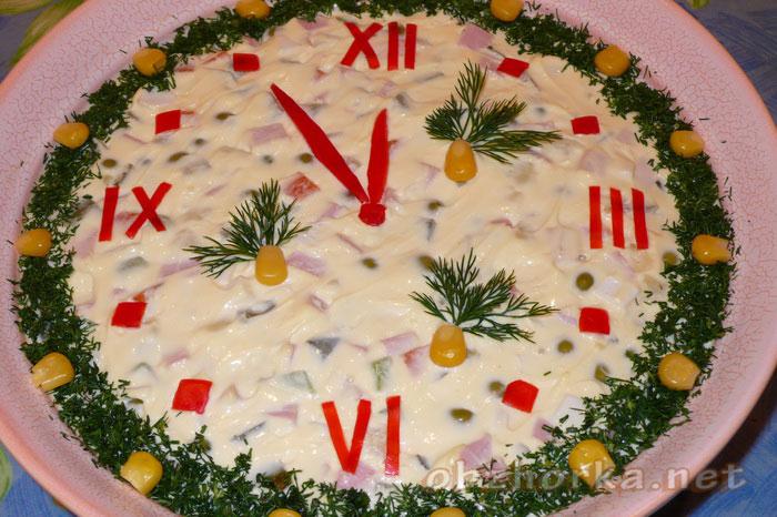 Как украсить новогодний салат Оливье!