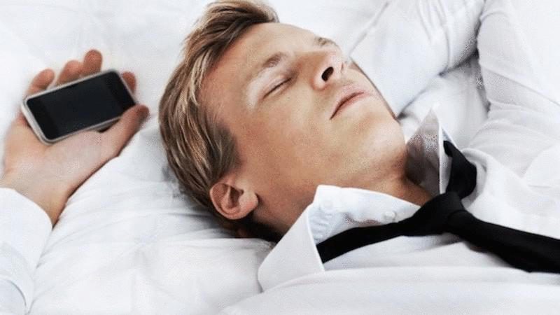 Можно ли спать рядом с мобильным телефоном?