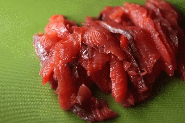 Необычный блинный торт с лососем к масленице