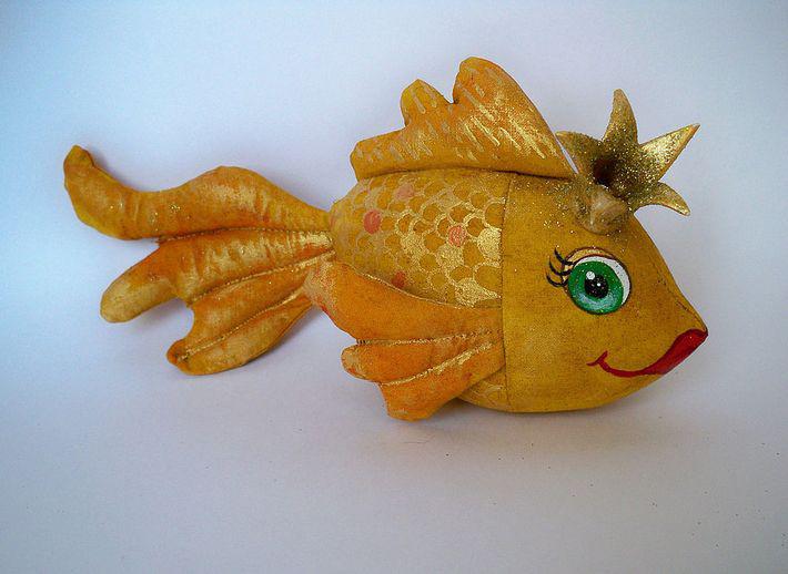 Золотая рыбка в подарок на 8 марта