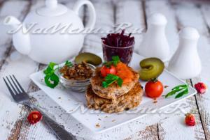 Выкладываем на тарелку 