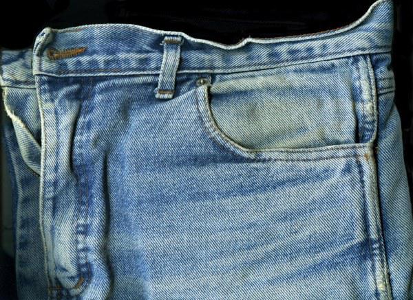 Как удалить пятно с джинсов?