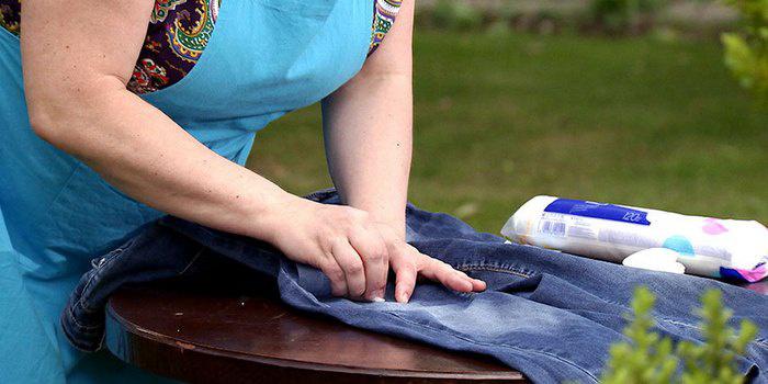 Как удалить разные пятна с джинсов?