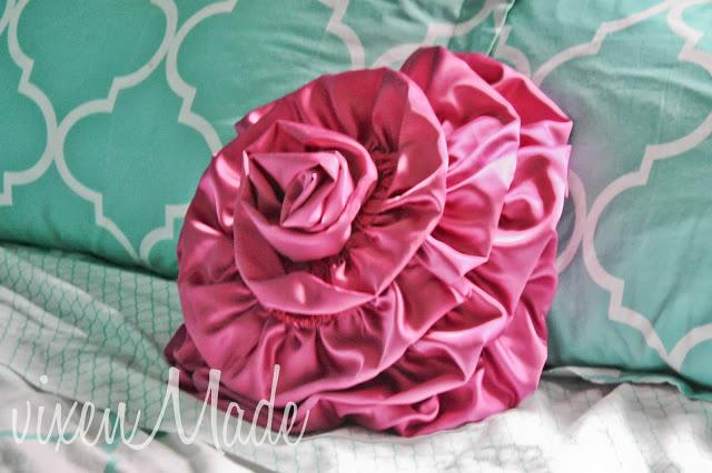 Подушка в виде цветка (фото мастер-класс)