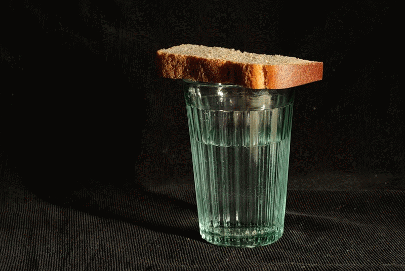 Нужно ли ставить покойному хлеб и воду?