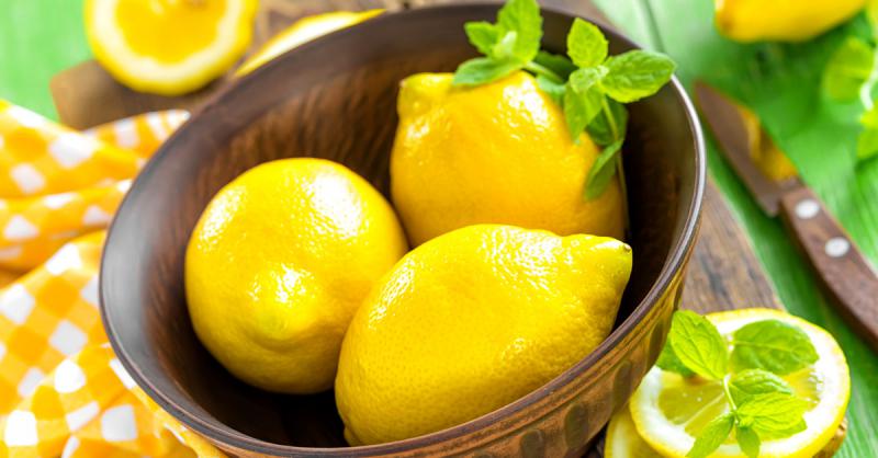 Зачем перед сном надо класть около кровати разрезанный лимон?