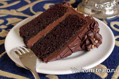 Кусочек влажного шоколадного торта