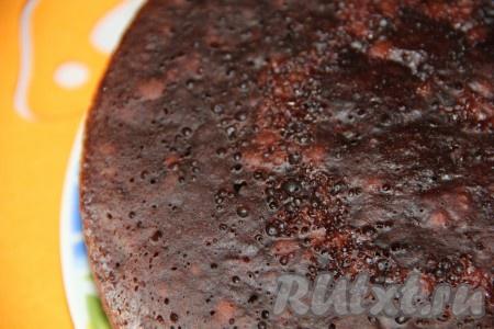 Вылить тесто в форму для выпекания, выпекать 40 минут при температуре 180 градусов.