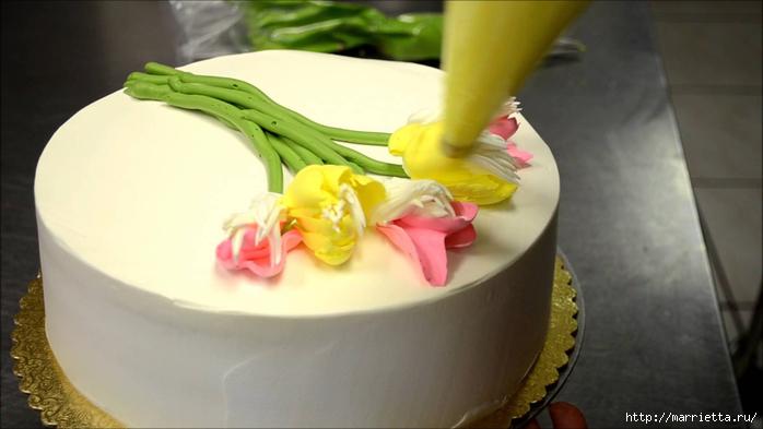 Как украсить торт тюльпанами