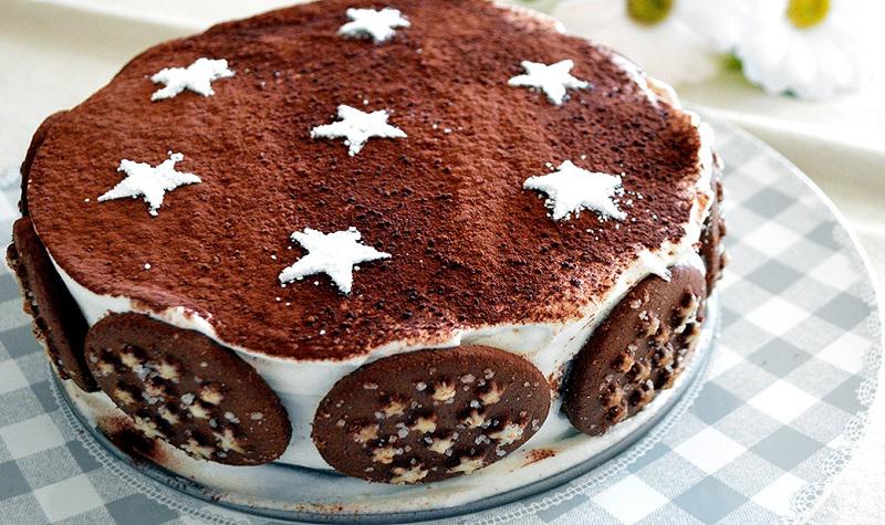 Торт из шоколадного печенья - просто и быстро