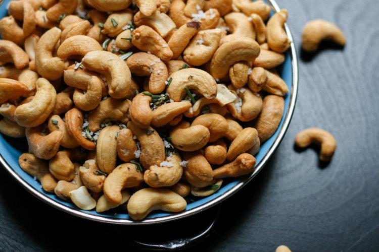 Снижение веса и риска диабета: чем еще полезны орехи