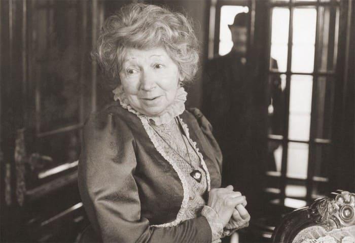 Роль миссис Хадсон стала последней в фильмографии Рины Зеленой | Фото: dubikvit.livejournal.com