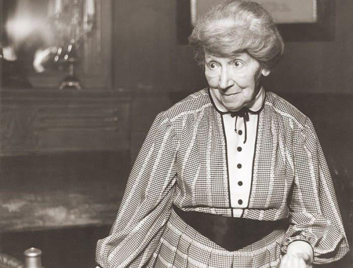 Роль миссис Хадсон стала последней в фильмографии Рины Зеленой | Фото: dubikvit.livejournal.com