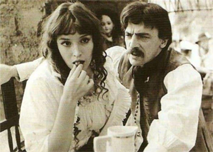 Анна Самохина и Михаил Боярский на съемках фильма | Фото: kino-teatr.ru Анна Самохина и Михаил Боярский на съемках фильма | Фото: kino-teatr.ru